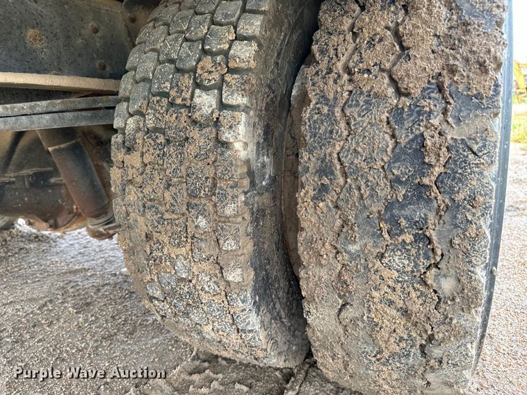 image for item NL9875 1992 GMC TopKick C5500 box truck