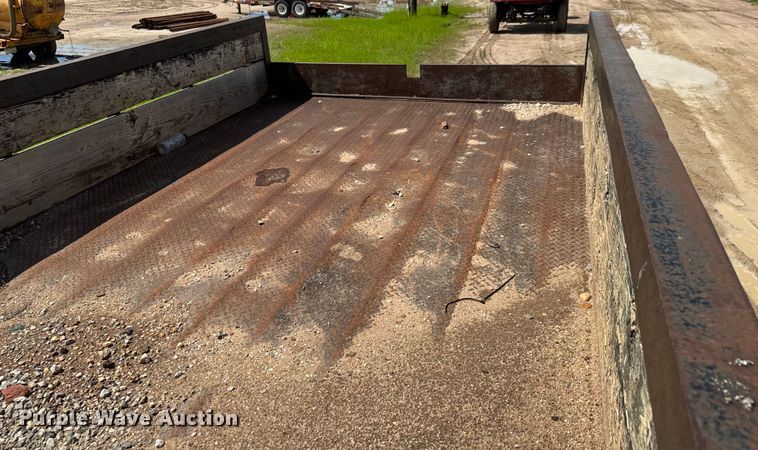 image for item NL9879 1999 GMC TopKick dump truck