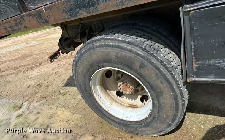 image for item NL9879 1999 GMC TopKick dump truck