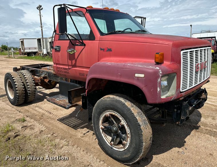 image for item NL9880 1995 GMC TopKick  truck cab and chassis