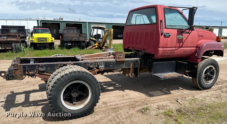 image for item NL9880 1995 GMC TopKick  truck cab and chassis