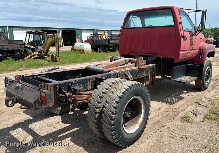 image for item NL9880 1995 GMC TopKick  truck cab and chassis