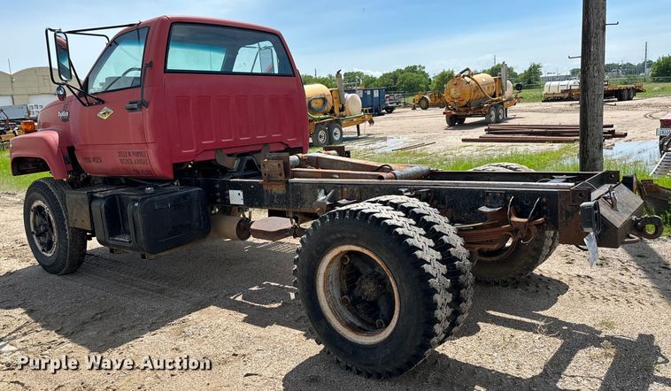 image for item NL9880 1995 GMC TopKick  truck cab and chassis