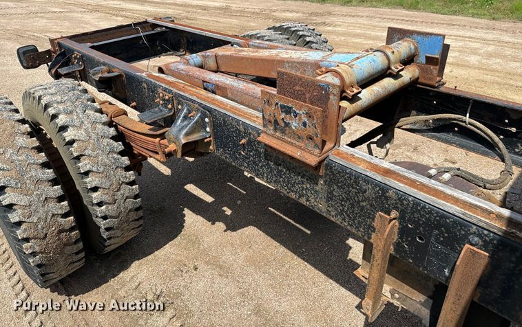 image for item NL9880 1995 GMC TopKick  truck cab and chassis