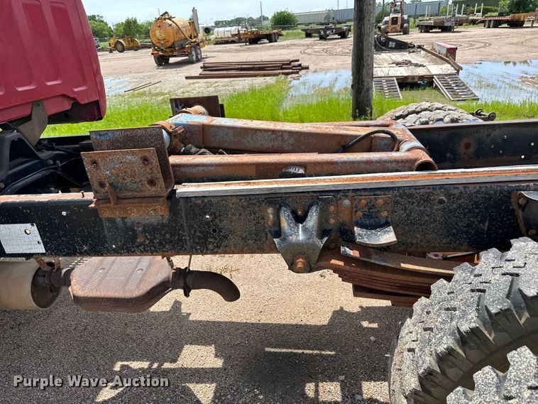 image for item NL9880 1995 GMC TopKick  truck cab and chassis