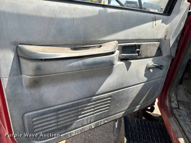 image for item NL9880 1995 GMC TopKick  truck cab and chassis