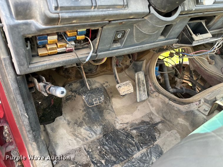 image for item NL9880 1995 GMC TopKick  truck cab and chassis