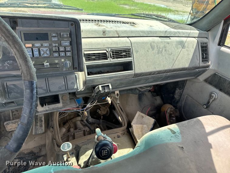 image for item NL9880 1995 GMC TopKick  truck cab and chassis