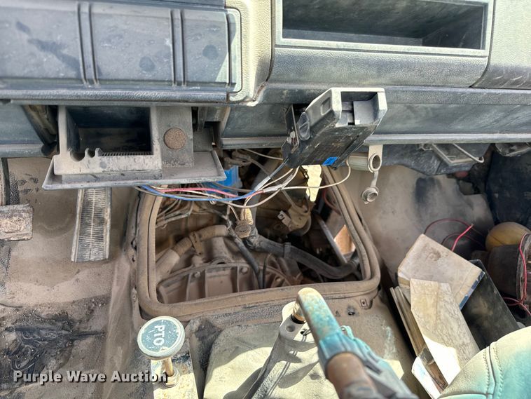 image for item NL9880 1995 GMC TopKick  truck cab and chassis