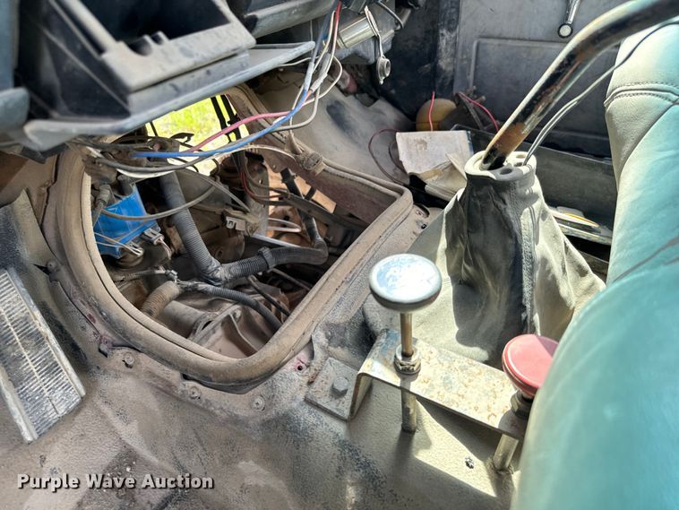 image for item NL9880 1995 GMC TopKick  truck cab and chassis