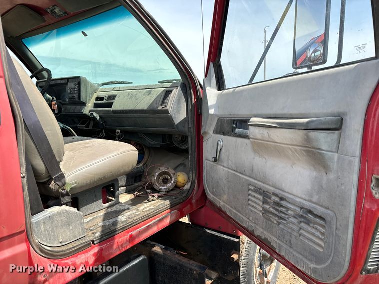 image for item NL9880 1995 GMC TopKick  truck cab and chassis