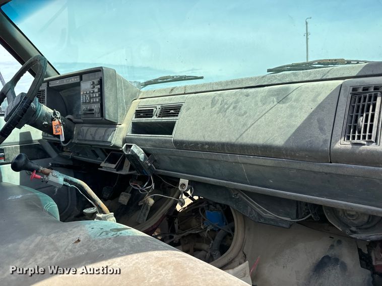 image for item NL9880 1995 GMC TopKick  truck cab and chassis