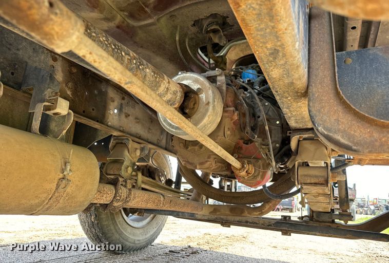 image for item NL9880 1995 GMC TopKick  truck cab and chassis