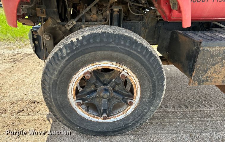 image for item NL9880 1995 GMC TopKick  truck cab and chassis