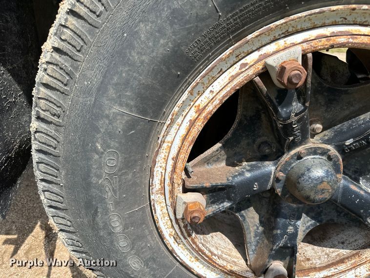 image for item NL9880 1995 GMC TopKick  truck cab and chassis