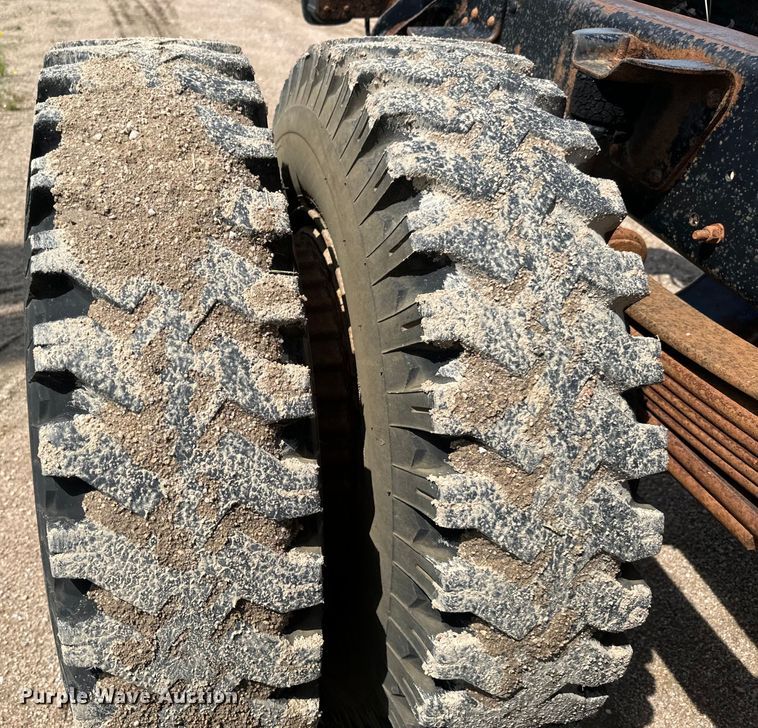 image for item NL9880 1995 GMC TopKick  truck cab and chassis