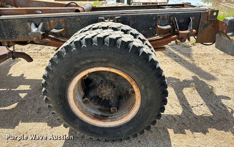 image for item NL9880 1995 GMC TopKick  truck cab and chassis