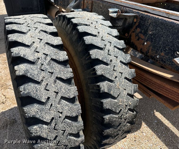 image for item NL9880 1995 GMC TopKick  truck cab and chassis