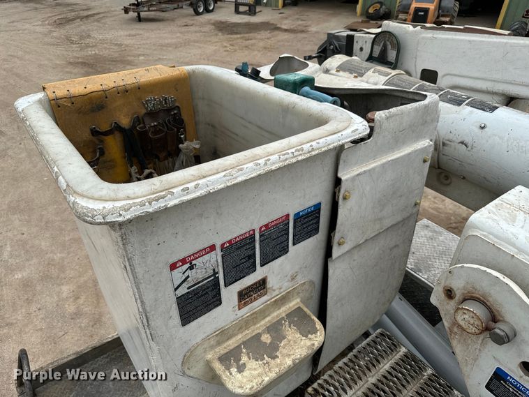 image for item NL9893 2009 Ford F550 Super Duty XL bucket truck