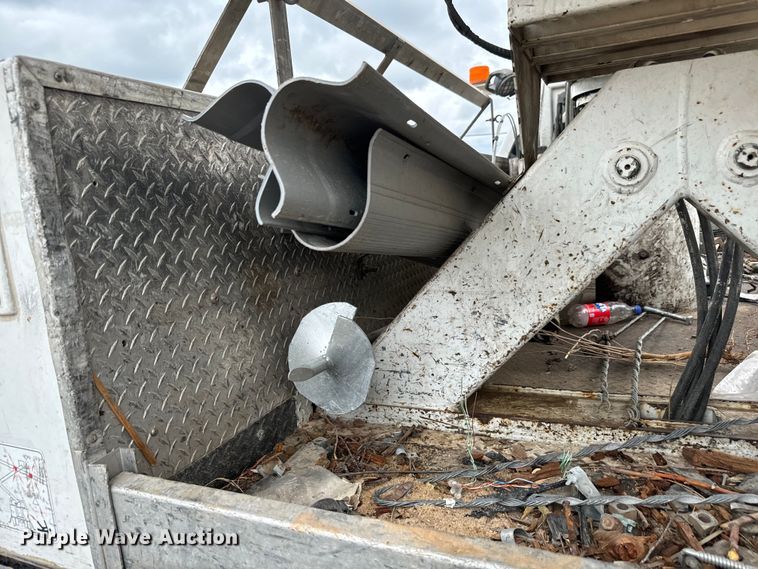 image for item NL9893 2009 Ford F550 Super Duty XL bucket truck