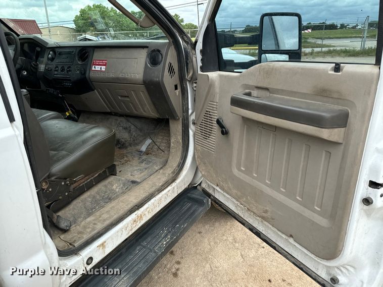 image for item NL9893 2009 Ford F550 Super Duty XL bucket truck