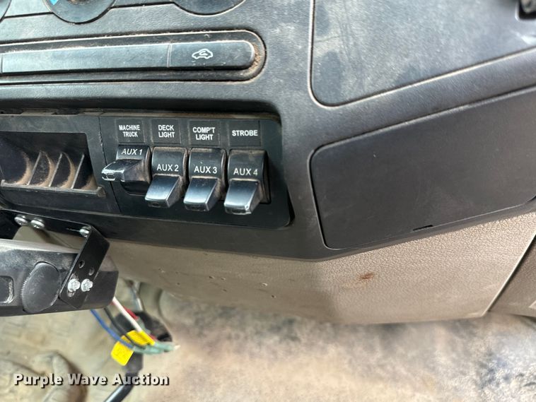 image for item NL9893 2009 Ford F550 Super Duty XL bucket truck