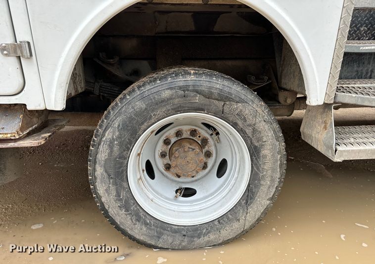 image for item NL9893 2009 Ford F550 Super Duty XL bucket truck