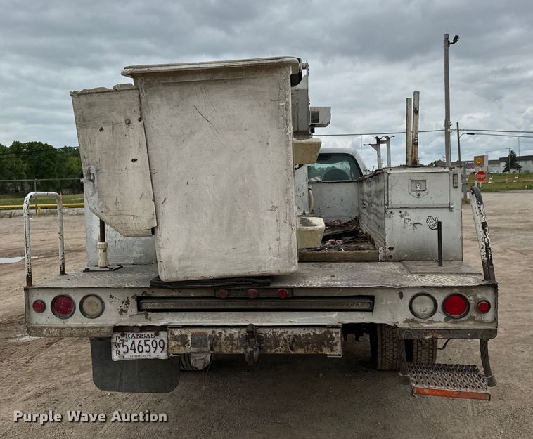 image for item NL9894 1999 Ford F550 Super Duty XL bucket truck