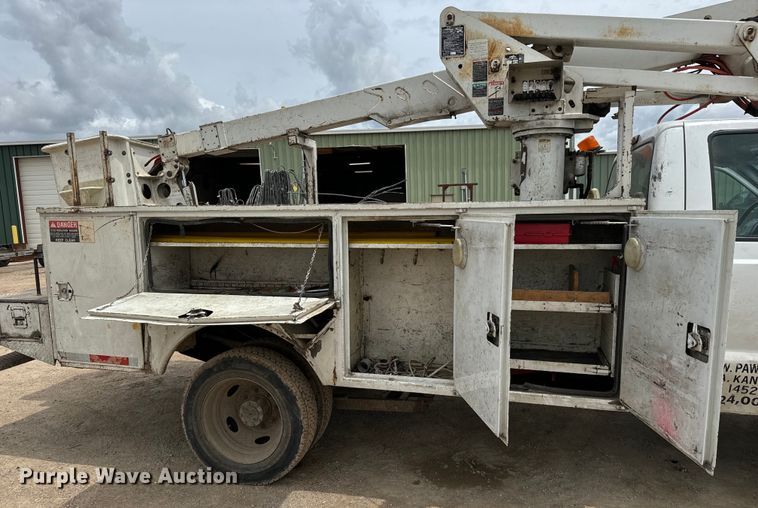 image for item NL9894 1999 Ford F550 Super Duty XL bucket truck