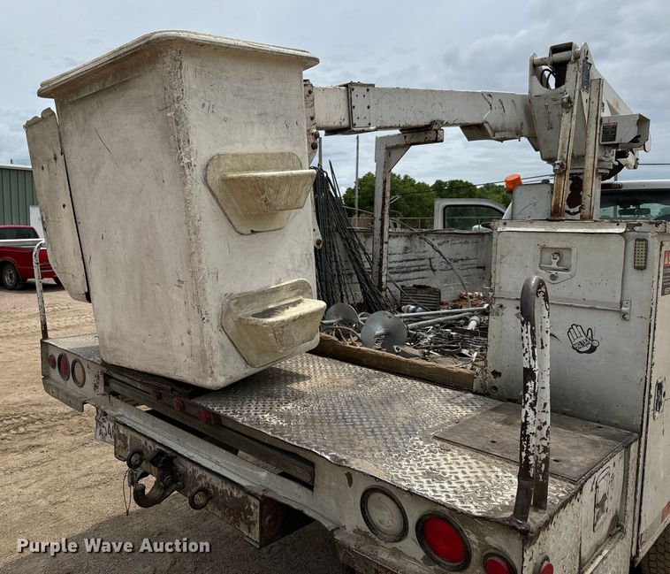 image for item NL9894 1999 Ford F550 Super Duty XL bucket truck