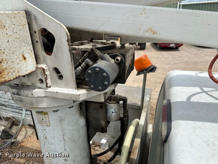 image for item NL9894 1999 Ford F550 Super Duty XL bucket truck