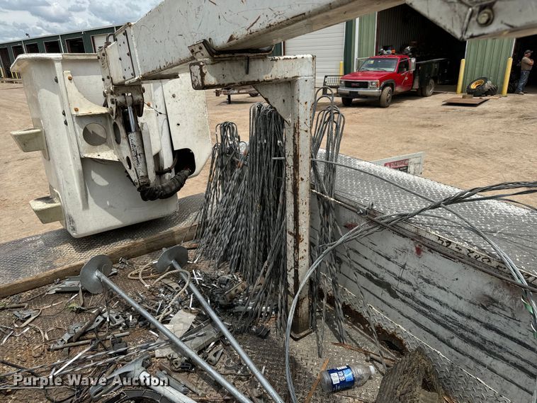 image for item NL9894 1999 Ford F550 Super Duty XL bucket truck