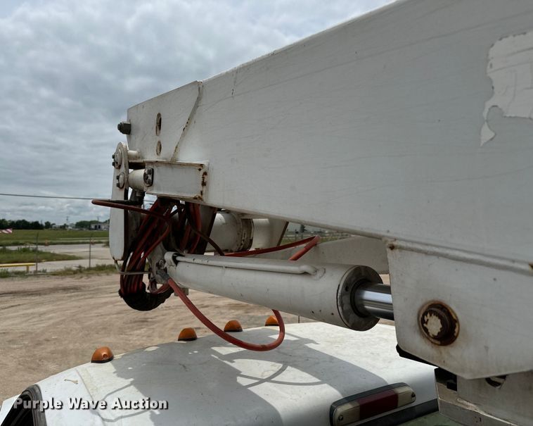 image for item NL9894 1999 Ford F550 Super Duty XL bucket truck