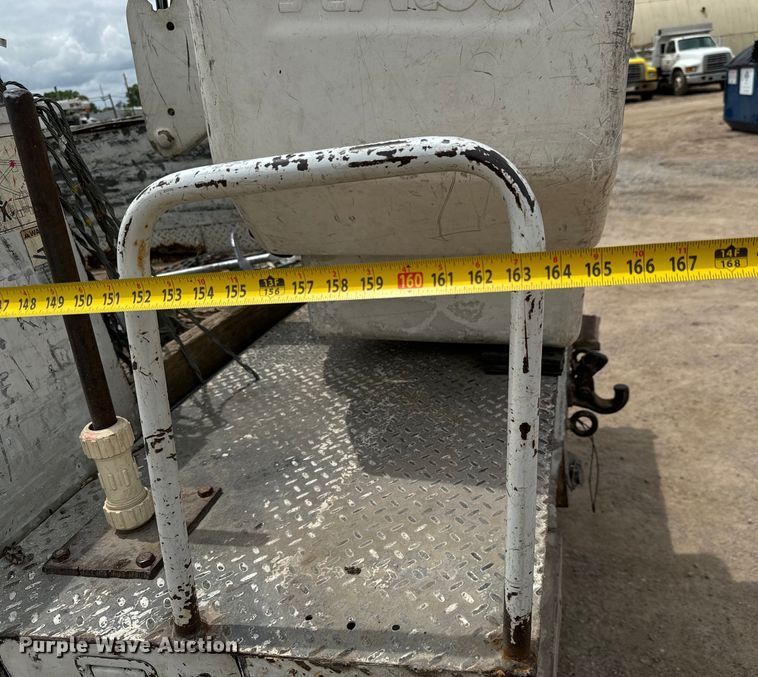 image for item NL9894 1999 Ford F550 Super Duty XL bucket truck