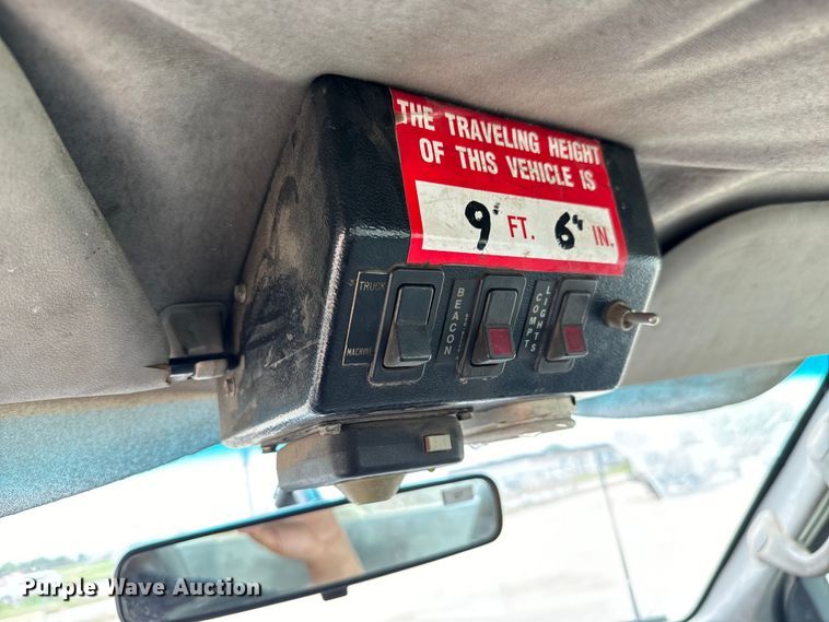 image for item NL9894 1999 Ford F550 Super Duty XL bucket truck