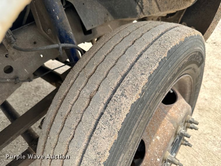 image for item NL9894 1999 Ford F550 Super Duty XL bucket truck