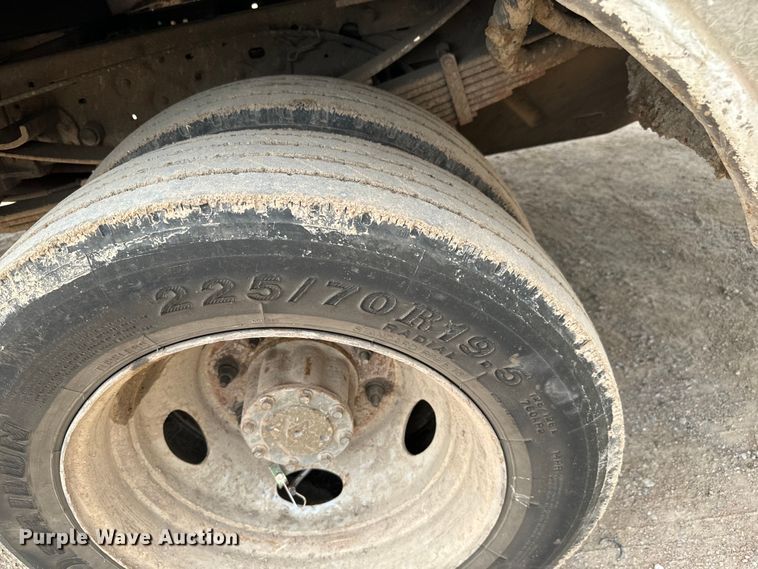 image for item NL9894 1999 Ford F550 Super Duty XL bucket truck