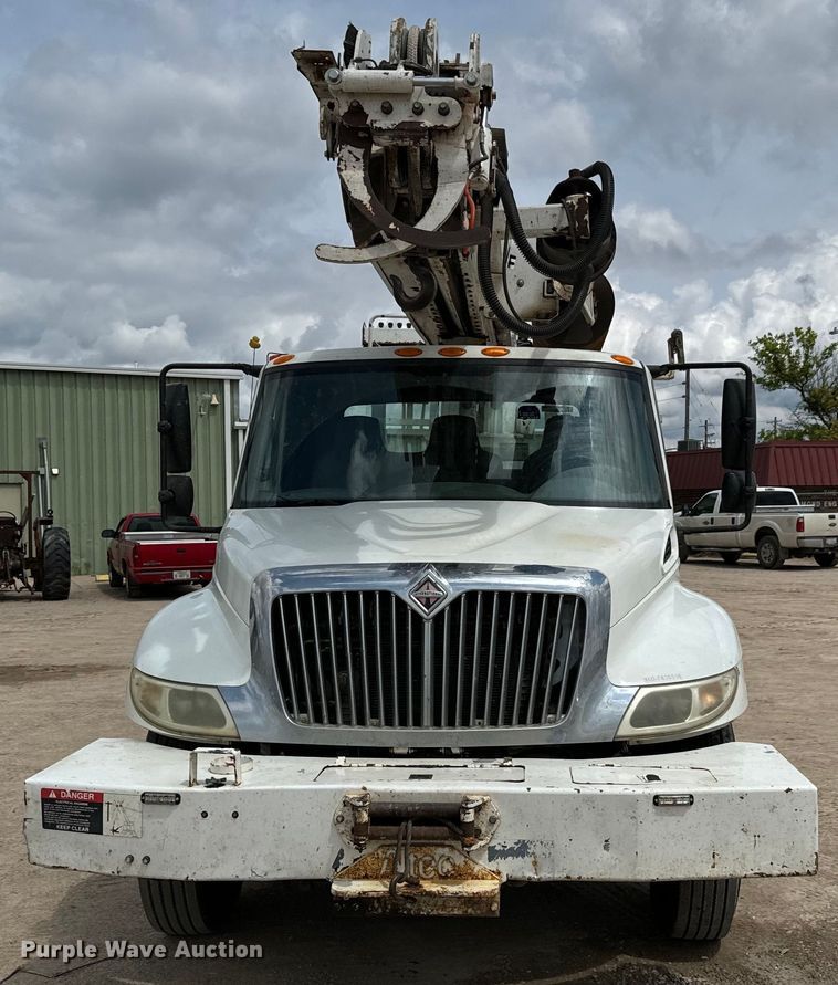 image for item NL9895 2008 International  4300  digger derrick truck