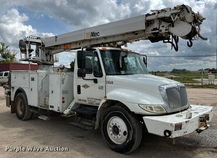 image for item NL9895 2008 International  4300  digger derrick truck