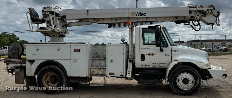 image for item NL9895 2008 International  4300  digger derrick truck