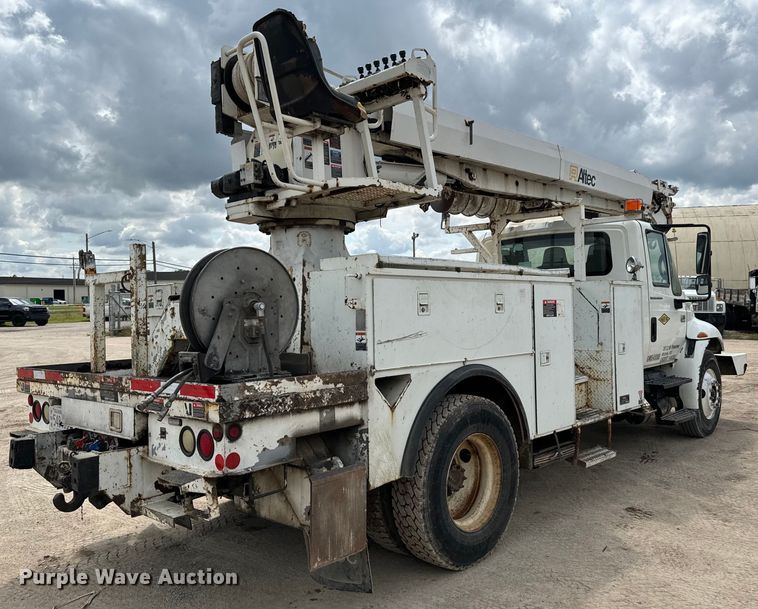 image for item NL9895 2008 International  4300  digger derrick truck