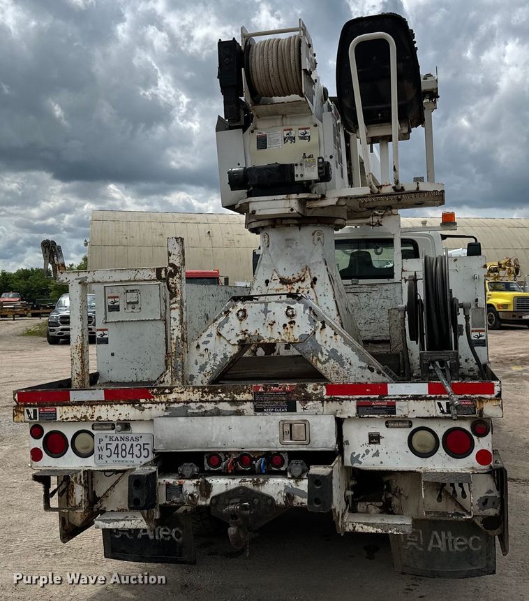 image for item NL9895 2008 International  4300  digger derrick truck