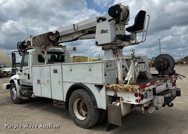 image for item NL9895 2008 International  4300  digger derrick truck