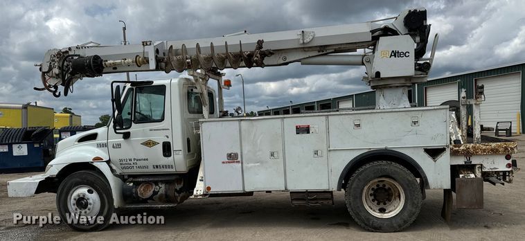 image for item NL9895 2008 International  4300  digger derrick truck