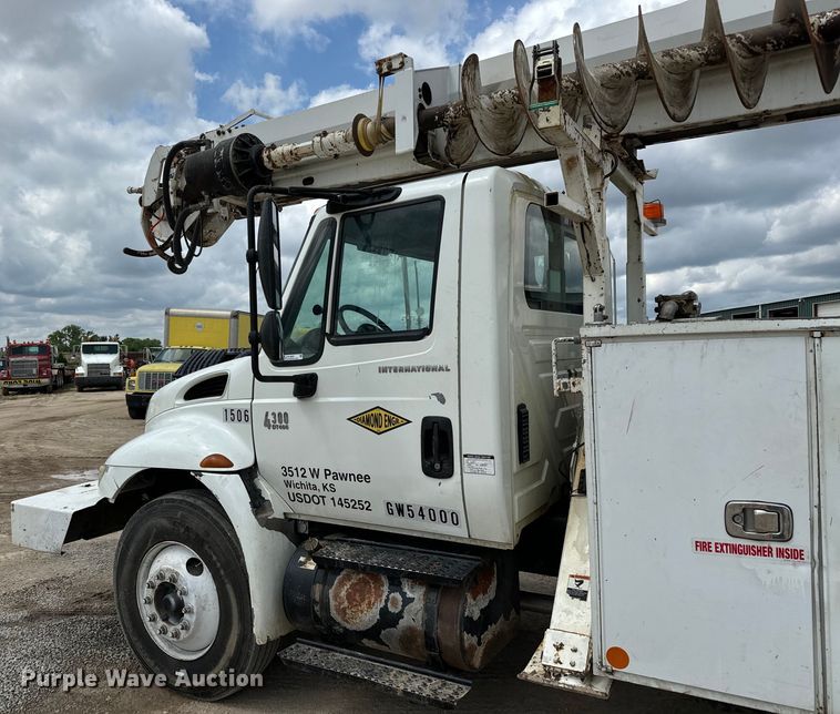 image for item NL9895 2008 International  4300  digger derrick truck