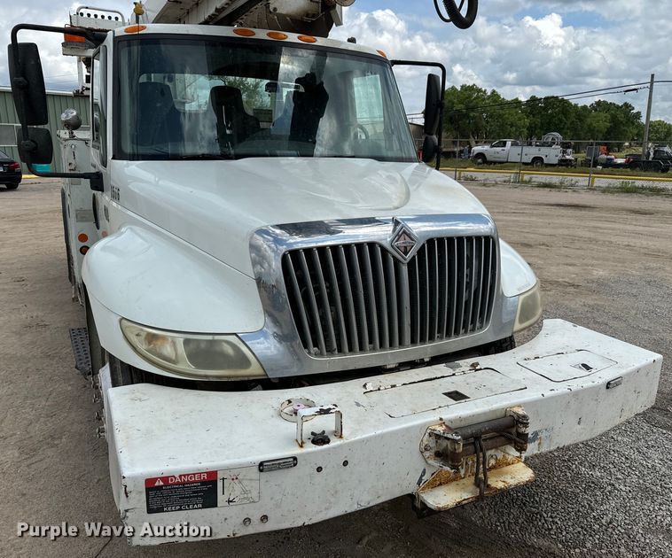 image for item NL9895 2008 International  4300  digger derrick truck