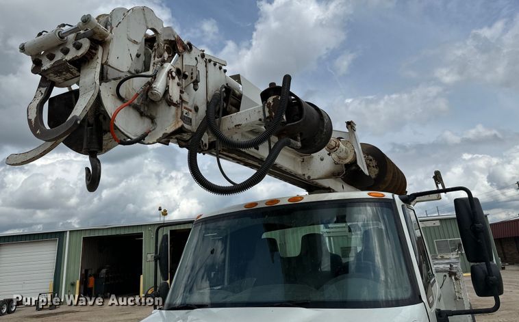 image for item NL9895 2008 International  4300  digger derrick truck