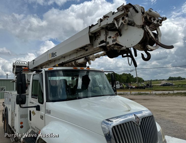 image for item NL9895 2008 International  4300  digger derrick truck