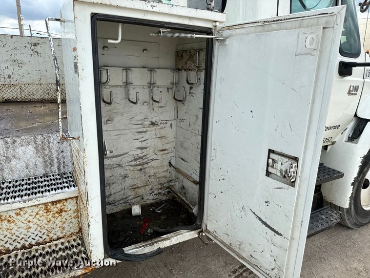 image for item NL9895 2008 International  4300  digger derrick truck