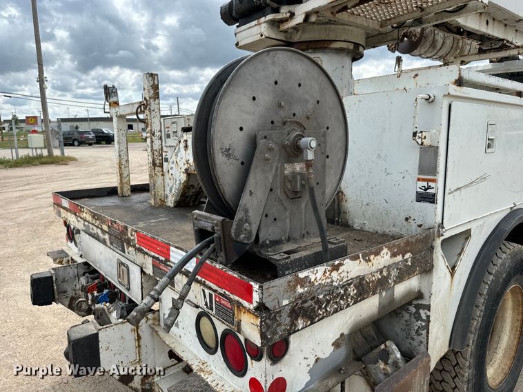 image for item NL9895 2008 International  4300  digger derrick truck